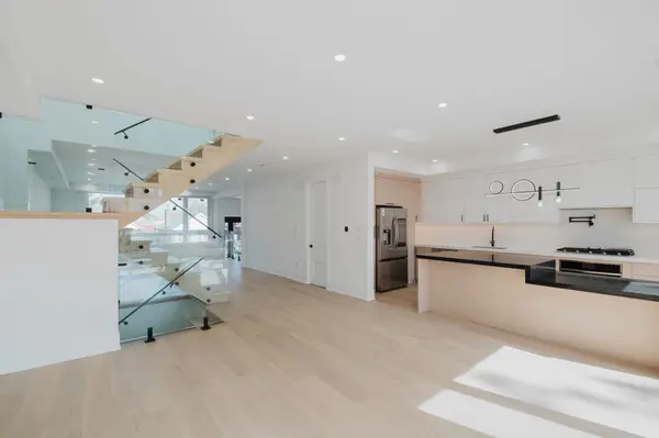 360 Woodmount AVE, Toronto E03, ON M4C 4A5