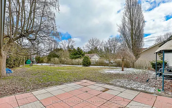 19 Herbert AVE #Main, Oshawa, ON L1G 3Y7