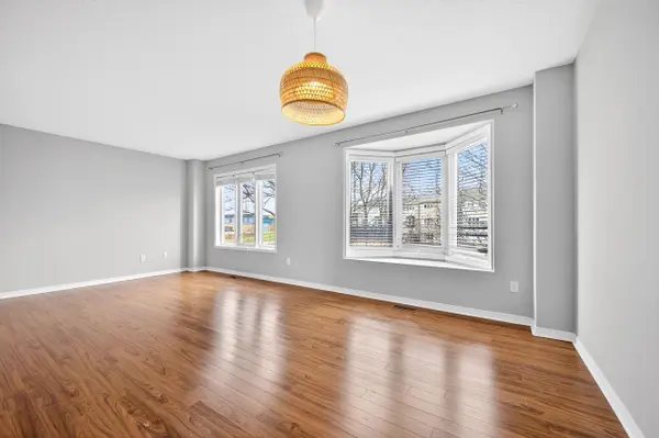 5090 Fairview ST #4, Burlington, ON L7L 7H5