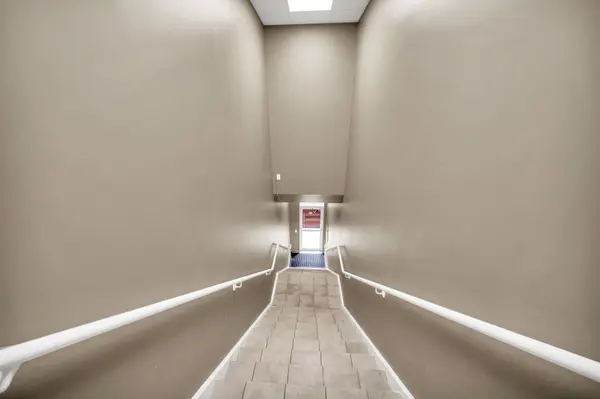 5 Brisdale DR #214, Brampton, ON L7A 0S9