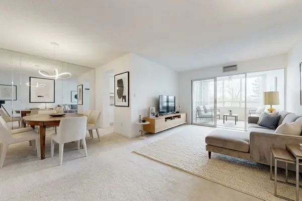 20 Cherrytree DR #211, Brampton, ON L6Y 3V1