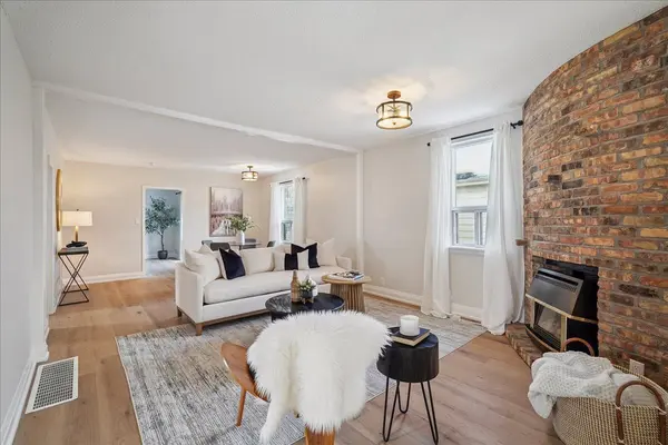 135 DEANE AVE, Oakville, ON L6K 1N2