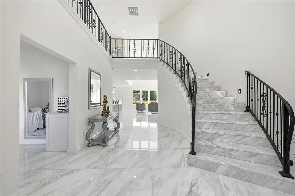 7725 Lakeview Circle, Fort Worth, TX 76179