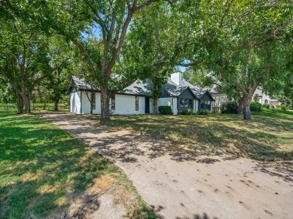 9523 Bellechase Road, Granbury, TX 76049