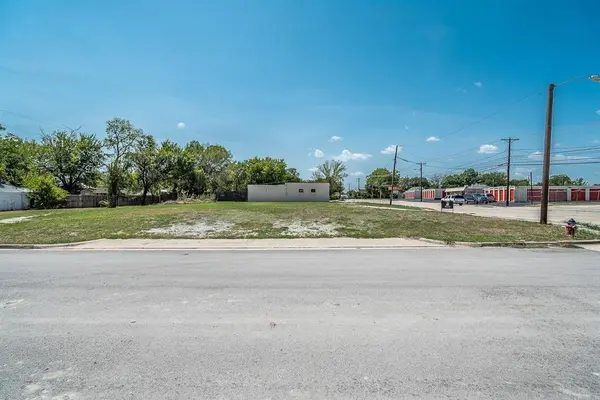 8021 White Settlement Road, White Settlement, TX 76108