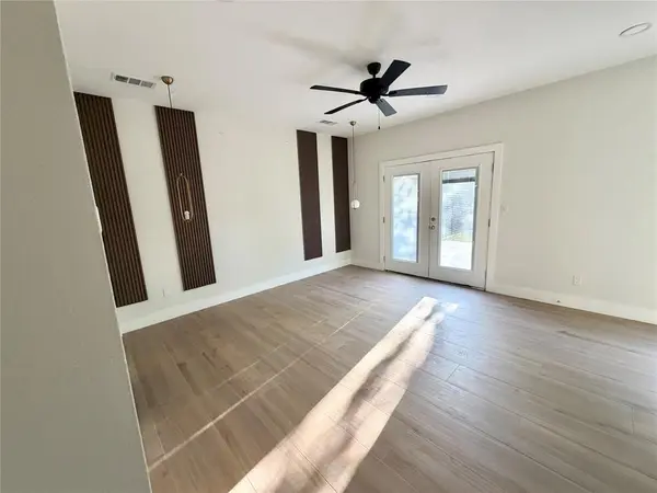 2419 Crossman Avenue, Dallas, TX 75212