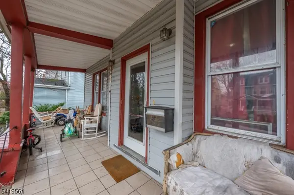 31 Chestnut St, East Orange City, NJ 07018