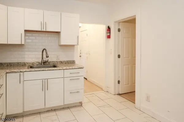 588 Argyle Ave #3, City Of Orange Twp., NJ 07050