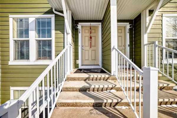 38 Auburn Bay Link SE, Calgary, AB T3M 1S8