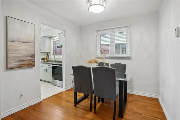 148 Adele CRES, Oshawa, ON L1J 7X6