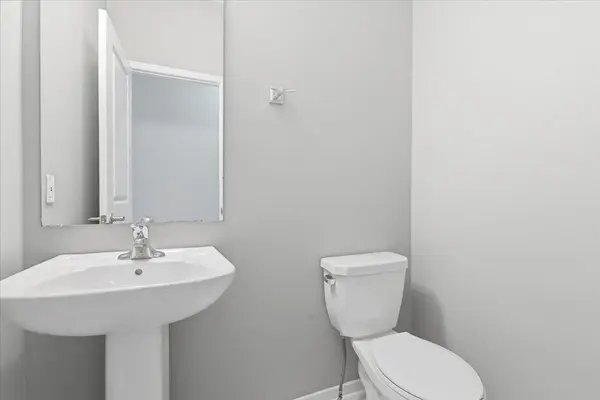 18 Rimrock CRES, Whitby, ON L1N 0E5