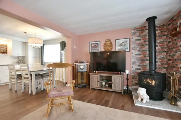 1 Golf AVE, Wasaga Beach, ON L9Z 1K2