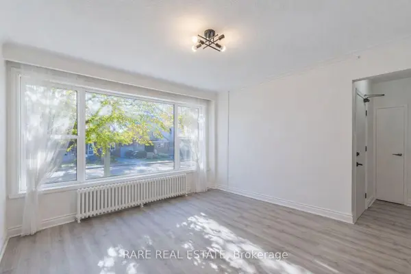 352 Hopewell AVE #2, Toronto W04, ON M6E 2S2