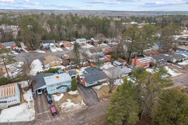 25 FRONTENAC CRES, Deep River, ON K0J 1P0