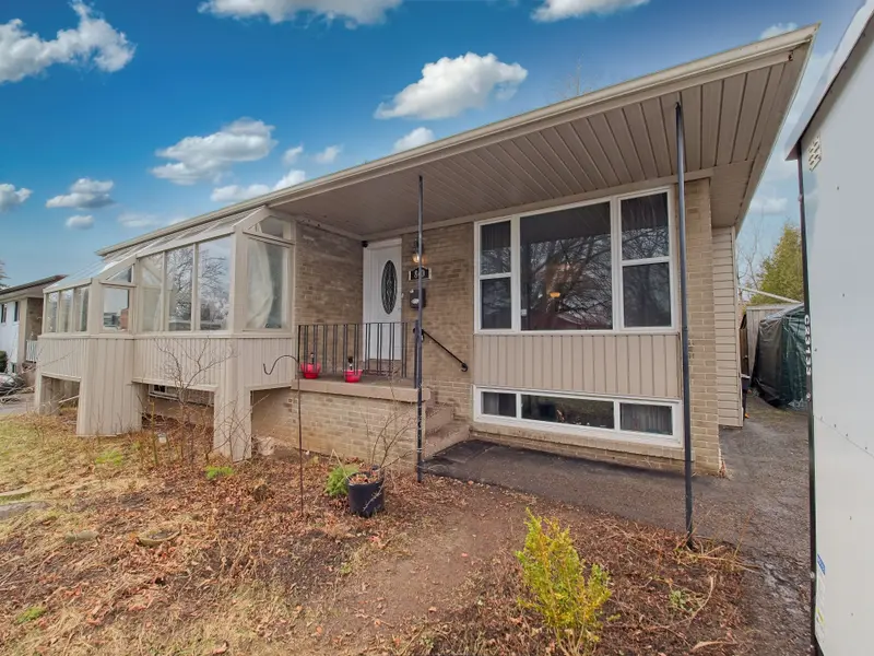 840 Bem AVE, Pickering, ON L1W 1X3