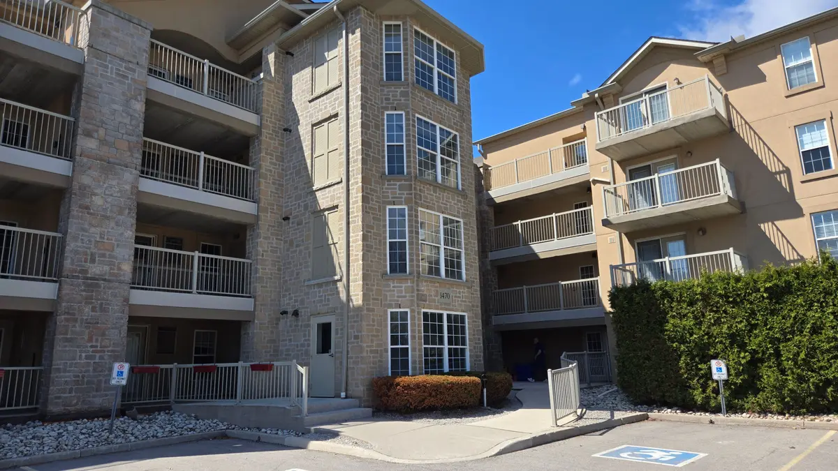 1470 Bishops Gate #208, Oakville, ON L6M 4N2