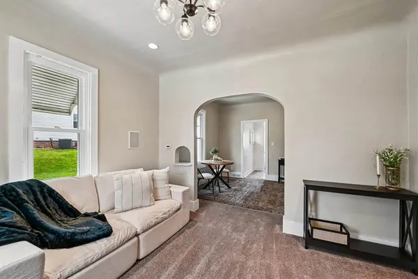 28 W Maple Street, Central City, IA 52214