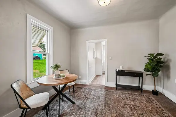 28 W Maple Street, Central City, IA 52214