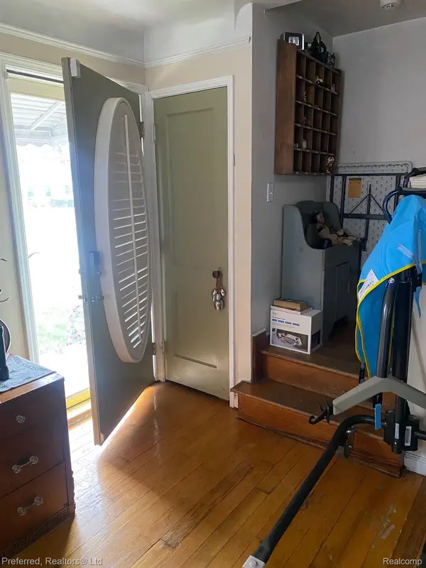 20209 Meyers RD, Detroit, MI 48235