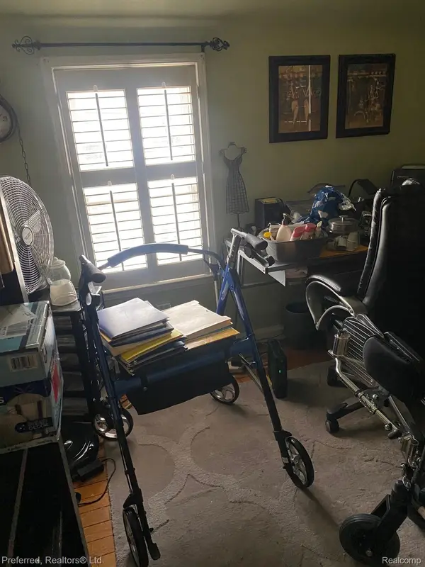 20209 Meyers RD, Detroit, MI 48235