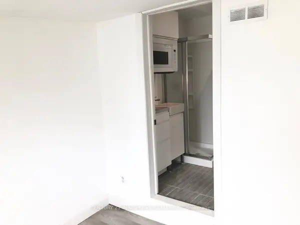 42 St Dunstan DR #Studio, Toronto E06, ON M1L 2V5