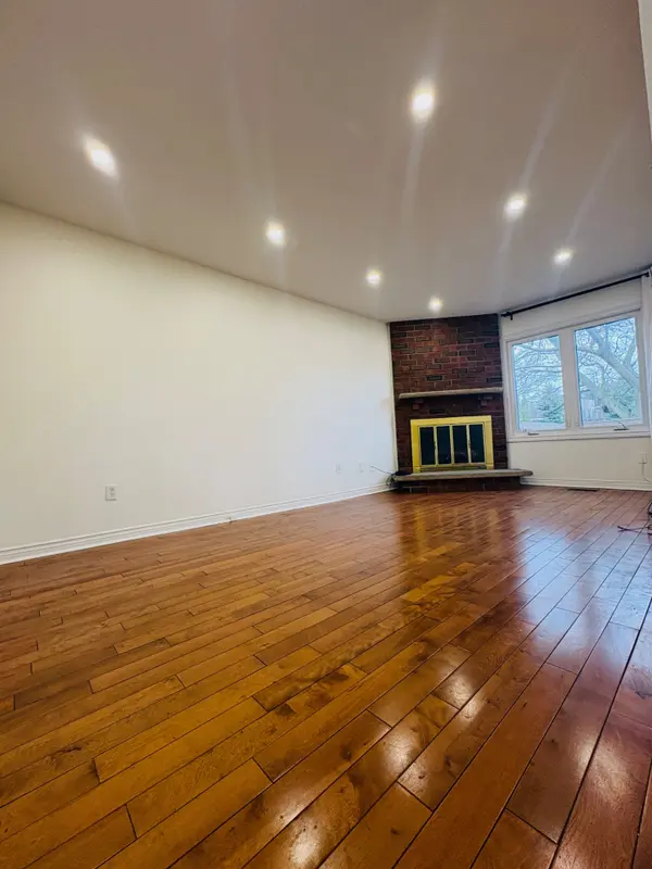 Main 48 Marchwood CRES, Richmond Hill, ON L4C 8M4