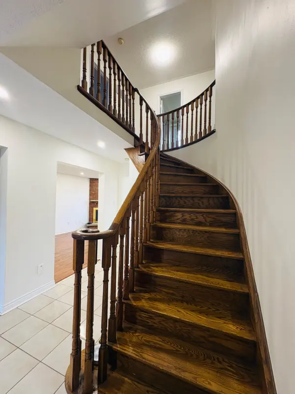 Main 48 Marchwood CRES, Richmond Hill, ON L4C 8M4