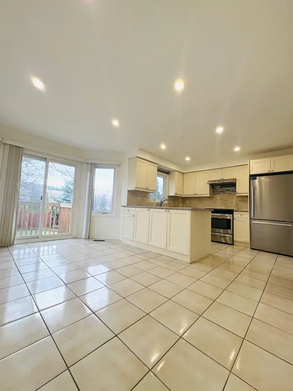 Main 48 Marchwood CRES, Richmond Hill, ON L4C 8M4