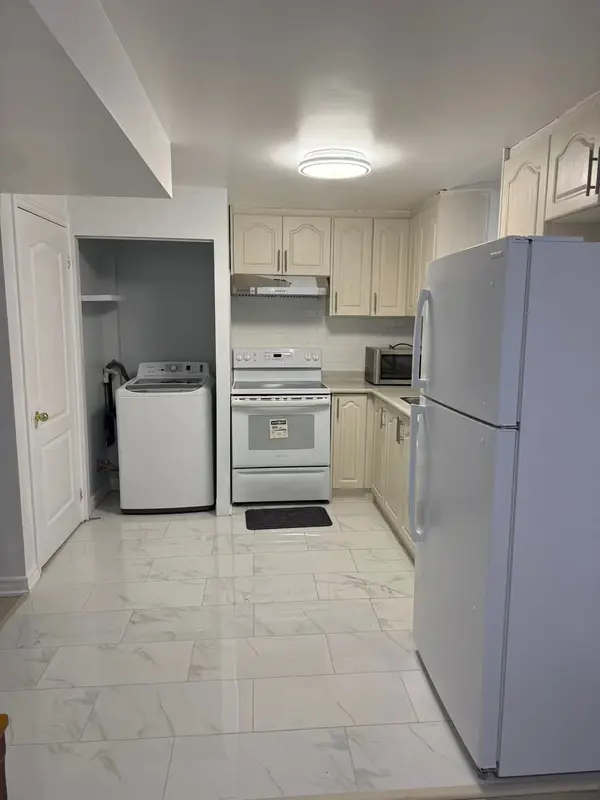 826 Winterton WAY, Mississauga, ON L5V 2A5