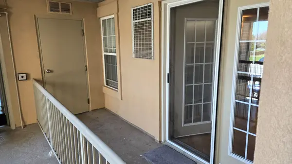 1470 Bishops Gate #208, Oakville, ON L6M 4N2