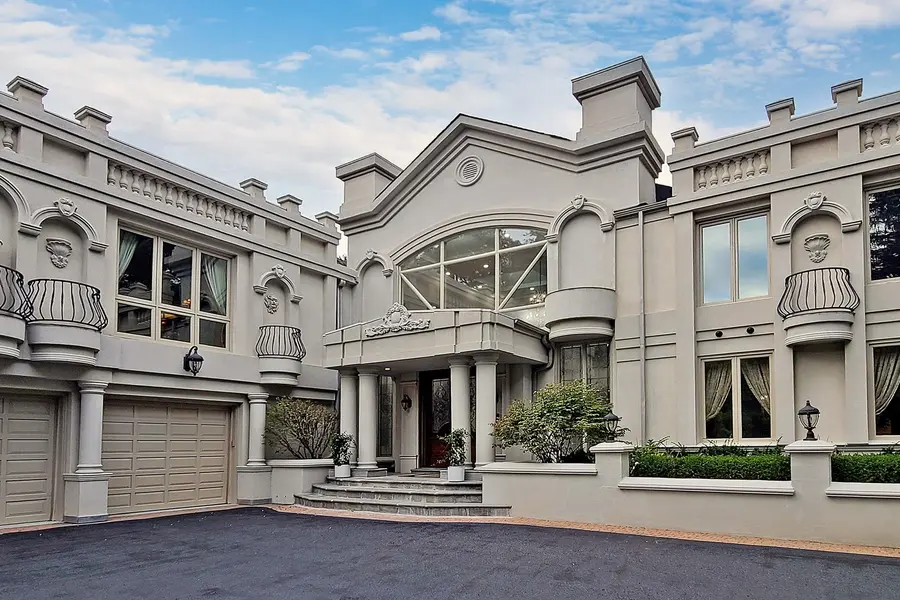 305 Woodland Acres CRES, Vaughan, ON L6A 1G1