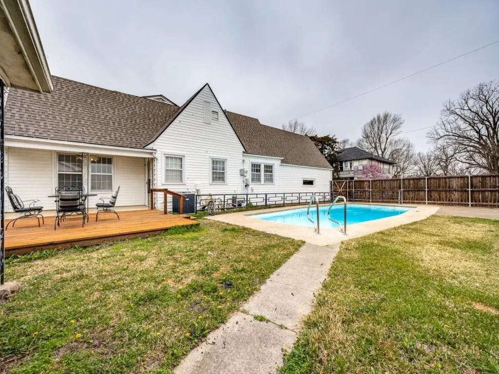 701 Market Street E, Honey Grove, TX 75446