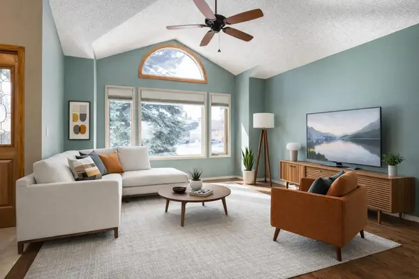 55 Oakmount CT SW, Calgary, AB T2V 5B9