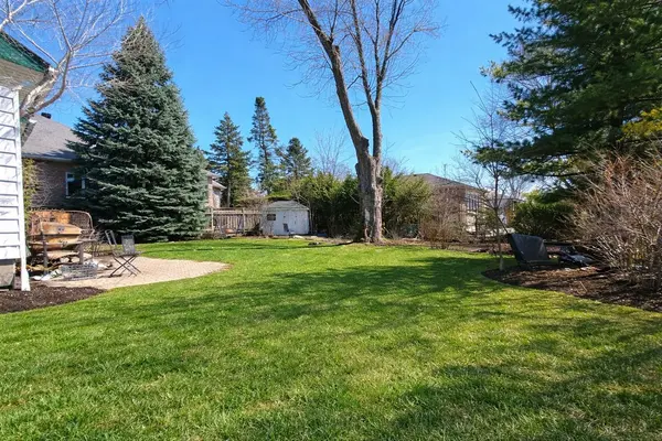 392 Elmwood AVE, Richmond Hill, ON L4C 1M3