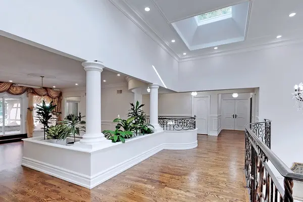 305 Woodland Acres CRES, Vaughan, ON L6A 1G1