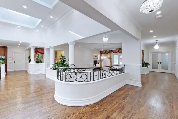 305 Woodland Acres CRES, Vaughan, ON L6A 1G1