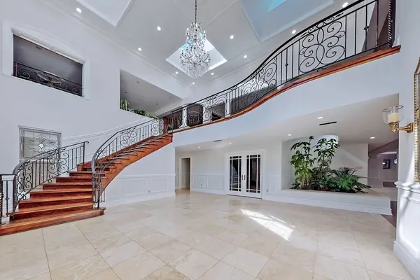 305 Woodland Acres CRES, Vaughan, ON L6A 1G1