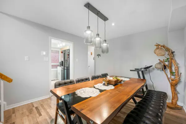 21 Garden AVE, Brampton, ON L6X 1M4