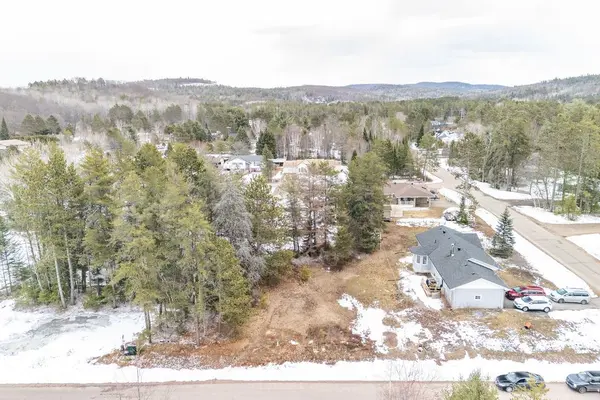 18 Birchview DR, Madawaska Valley, ON K0J 1B0