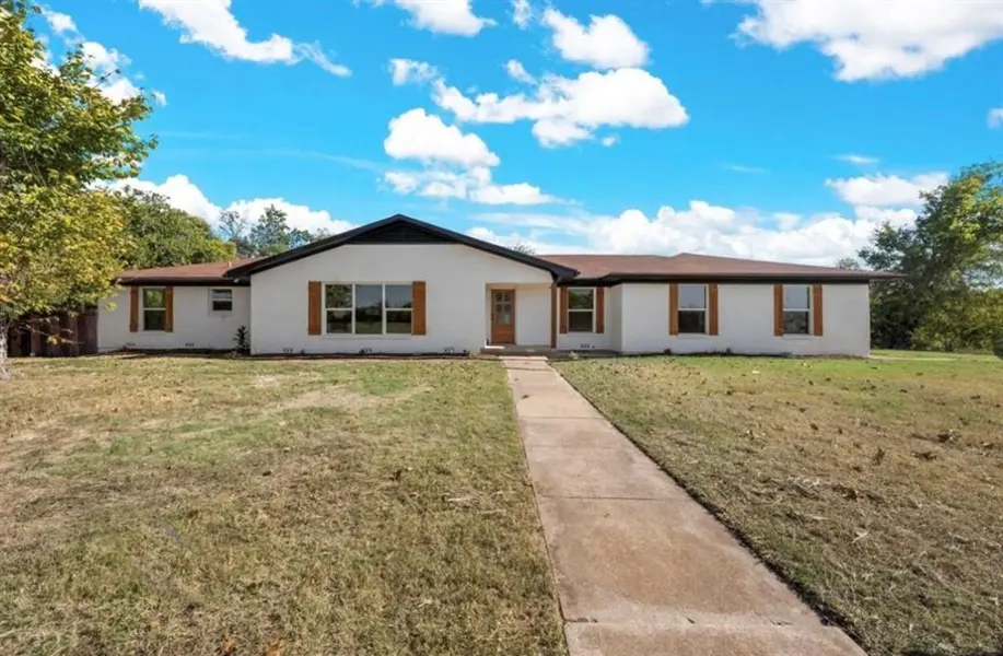 316 Benson Road, Robinson, TX 76706