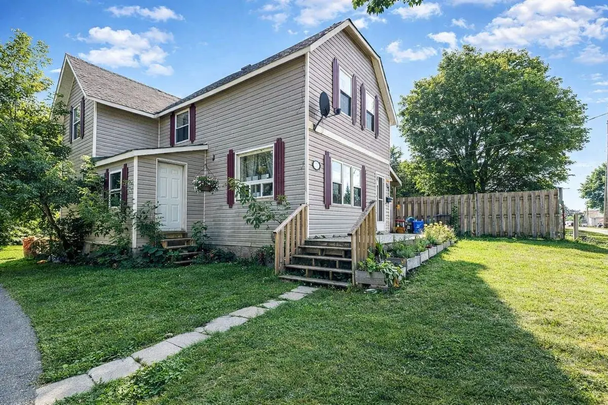 270 Moffat ST #B, Orillia, ON L3V 4G1