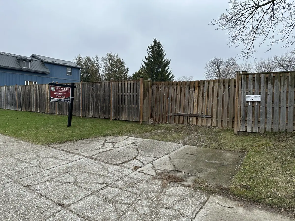 30 Hume ST E, London East, ON N5Z 2N8