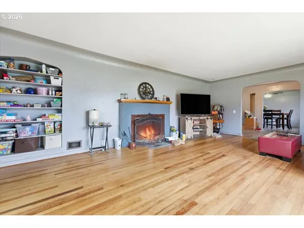 607 E ELLENDALE AVE, Dallas, OR 97338