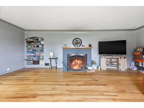 607 E ELLENDALE AVE, Dallas, OR 97338