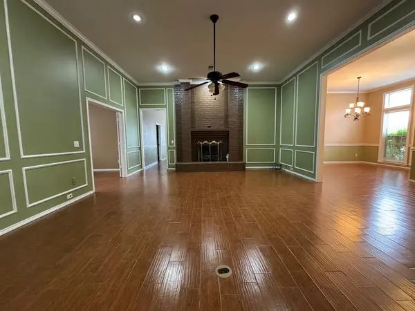 2865 Oak Creek Drive, Paris, TX 75462