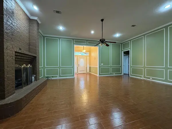 2865 Oak Creek Drive, Paris, TX 75462