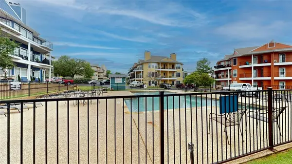 2164 Tanglewood Boulevard #104B, Pottsboro, TX 75076