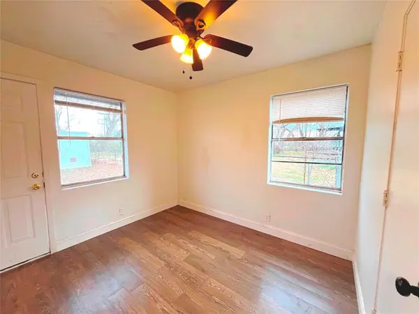 1000 S Andrea Drive, Mabank, TX 75147