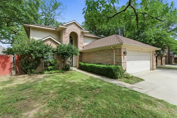 313 Georgian Oak Court, Lake Dallas, TX 75065