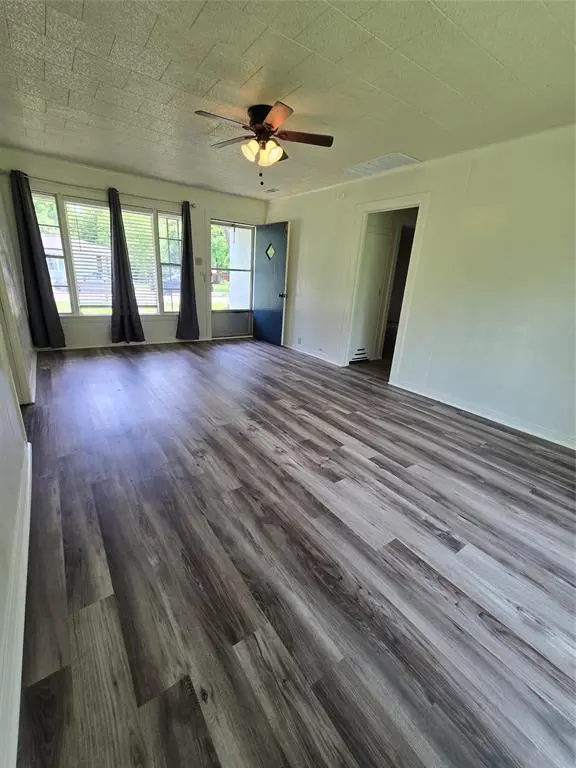 1813 Throckmorton Street, Gainesville, TX 76240